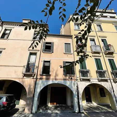 Accogliente Monolocale In Centro A Padova. Appartement Padoue